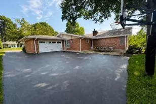 14470 Pembury Dr, Chesterfield, MO 63017 - Photo 3