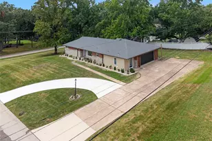 2 Dorclin Ln, Saint Louis, MO 63128 - Photo 1