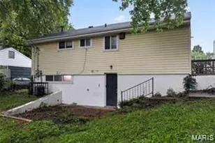 7744 Ellington Dr, Saint Louis, MO 63121 - Photo 13