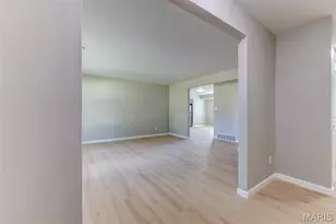 2206 Outlook Dr, Saint Louis, MO 63136 - Photo 9