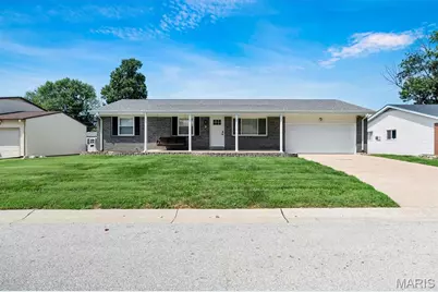 7 Saint Mark Drive, Saint Peters, MO 63376 - Photo 1