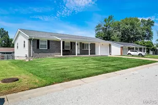 7 St Mark Dr, Saint Peters, MO 63376 - Photo 3
