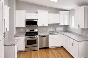 3275 Tom Sawyer Dr, Florissant, MO 63033 - Photo 5