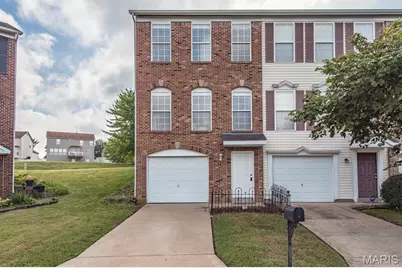 6 Robinson Circle Drive, Saint Louis, MO 63136 - Photo 1