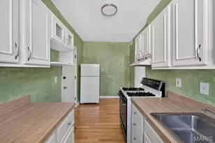 7521 Buckingham Dr, Saint Louis, MO 63105 - Photo 9
