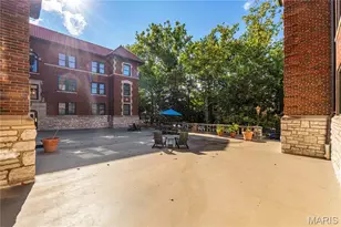 7521 Buckingham Dr, Saint Louis, MO 63105 - Photo 7