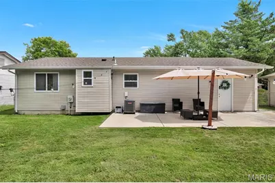 3027 Luxury Drive, Florissant, MO 63031 - Photo 3