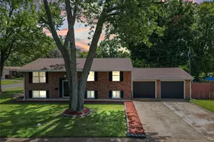 1460 Fox Run Dr, Florissant, MO 63033 - Photo 1