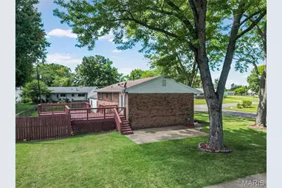 1460 Fox Run Drive, Florissant, MO 63033 - Photo 7