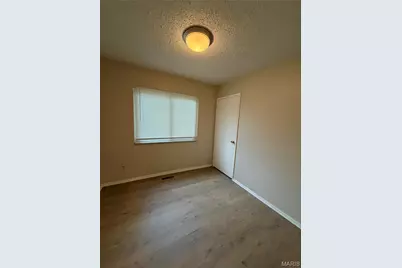 8908 Saint Louis Avenue, Saint John, MO 63114 - Photo 7