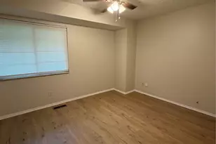 8908 St Louis Ave, Saint John, MO 63114 - Photo 5
