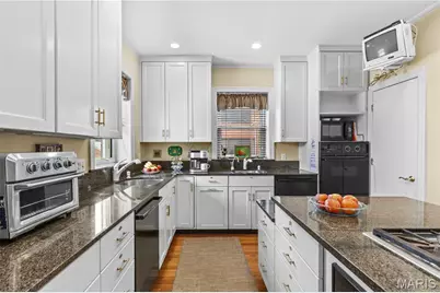 8015 Delmar Boulevard, University City, MO 63130 - Photo 13