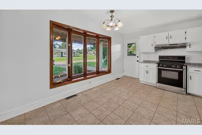 1675 Central Pkwy Parkway, Florissant, MO 63031 - Photo 9