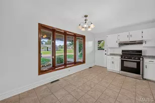 1675 Central Pkwy Pkwy, Florissant, MO 63031 - Photo 9