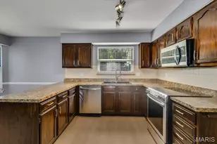 1346 Cherry Glen Ct, Chesterfield, MO 63017 - Photo 13