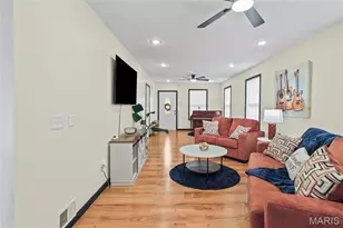 7118 Lindenwood Pl, Saint Louis, MO 63109 - Photo 5