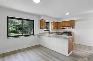 8230 Villaton Dr, Saint Louis, MO 63123 - Photo 11
