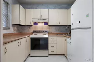 9134 Eager Rd, Saint Louis, MO 63144 - Photo 9