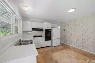 2251 Murray Forest Dr, Maryland Heights, MO 63043 - Photo 15
