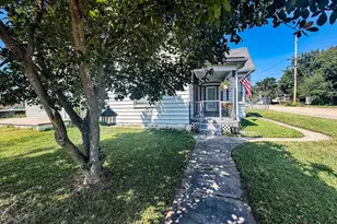 202 E 2nd St, De Soto, MO 63020 - Photo 7