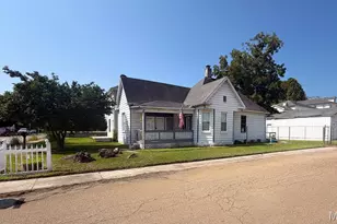 202 E 2nd St, De Soto, MO 63020 - Photo 3