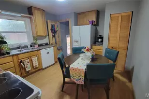 9521 Theodosia Ave, Saint Louis, MO 63114 - Photo 7