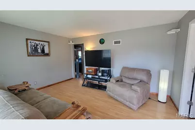 9521 Theodosia Avenue, Saint Louis, MO 63114 - Photo 5
