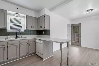 10711 Gail Court, Saint Louis, MO 63123 - Photo 3