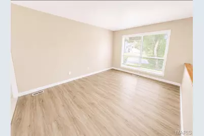 5210 Ville Cecelia Lane, Hazelwood, MO 63042 - Photo 11
