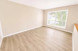 5210 Ville Cecelia Ln, Hazelwood, MO 63042 - Photo 11