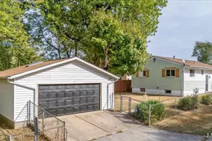 3301 Suncrest Ave, Breckenridge Hills, MO 63114 - Photo 7