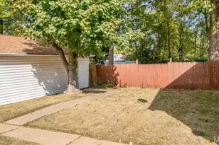 3301 Suncrest Ave, Breckenridge Hills, MO 63114 - Photo 9