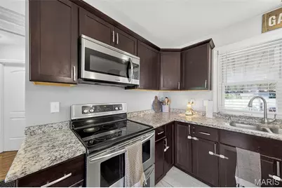 5 Saint James Court, Florissant, MO 63031 - Photo 9