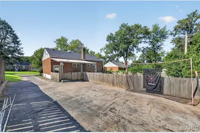 5 Saint James Court, Florissant, MO 63031 - Photo 31