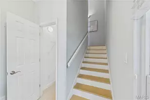 2662 Mcknight Crossing Ct, Saint Louis, MO 63124 - Photo 3