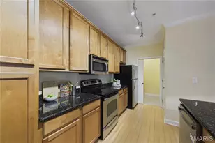 2662 Mcknight Crossing Ct, Saint Louis, MO 63124 - Photo 9