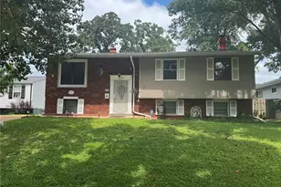 137 Huntleigh Forest Dr, Kirkwood, MO 63122 - Photo 1