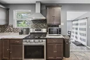 821 Font Ln, Bellefontaine Neighbors, MO 63137 - Photo 7
