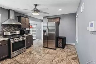 821 Font Ln, Bellefontaine Neighbors, MO 63137 - Photo 5