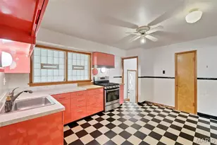 10408 Dandridge Dr, Saint Louis, MO 63123 - Photo 5