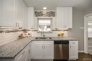 4383 Holly Hills Blvd, Saint Louis, MO 63116 - Photo 9