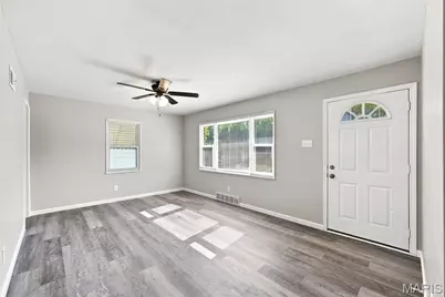 5549 Sapphire Avenue, Saint Louis, MO 63136 - Photo 9