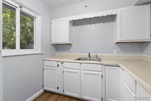 9259 Bataan Dr, Saint Louis, MO 63134 - Photo 7
