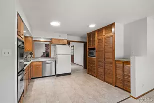 21 Della Dr, Fenton, MO 63026 - Photo 7