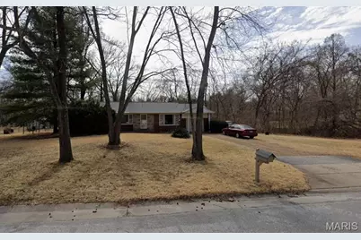 444 Essen Lane, Ballwin, MO 63021 - Photo 1