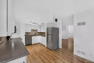 4334 Chateau De Ville Dr, Saint Louis, MO 63129 - Photo 11