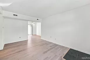 9081 W Swan Cir, Saint Louis, MO 63144 - Photo 3