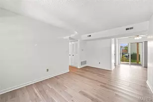 9081 W Swan Cir, Saint Louis, MO 63144 - Photo 5