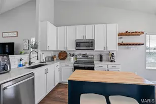 2046 Preston Woods Pkwy, Lake Saint Louis, MO 63367 - Photo 17