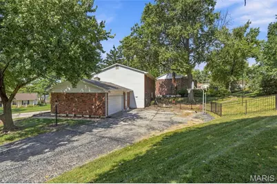 1009 Spinoza Place, Ballwin, MO 63011 - Photo 27